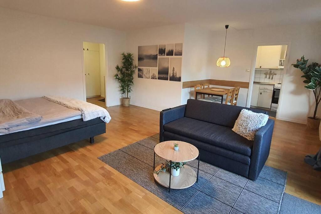 Apartment With Garden Near Metro! Stockholm Exterior foto